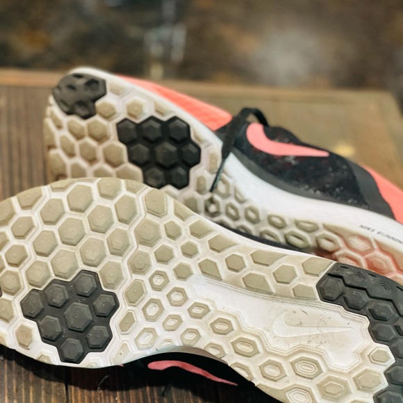 Nike - Picture 2 of 2